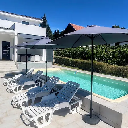 Kally Fruska Gora Βίλα